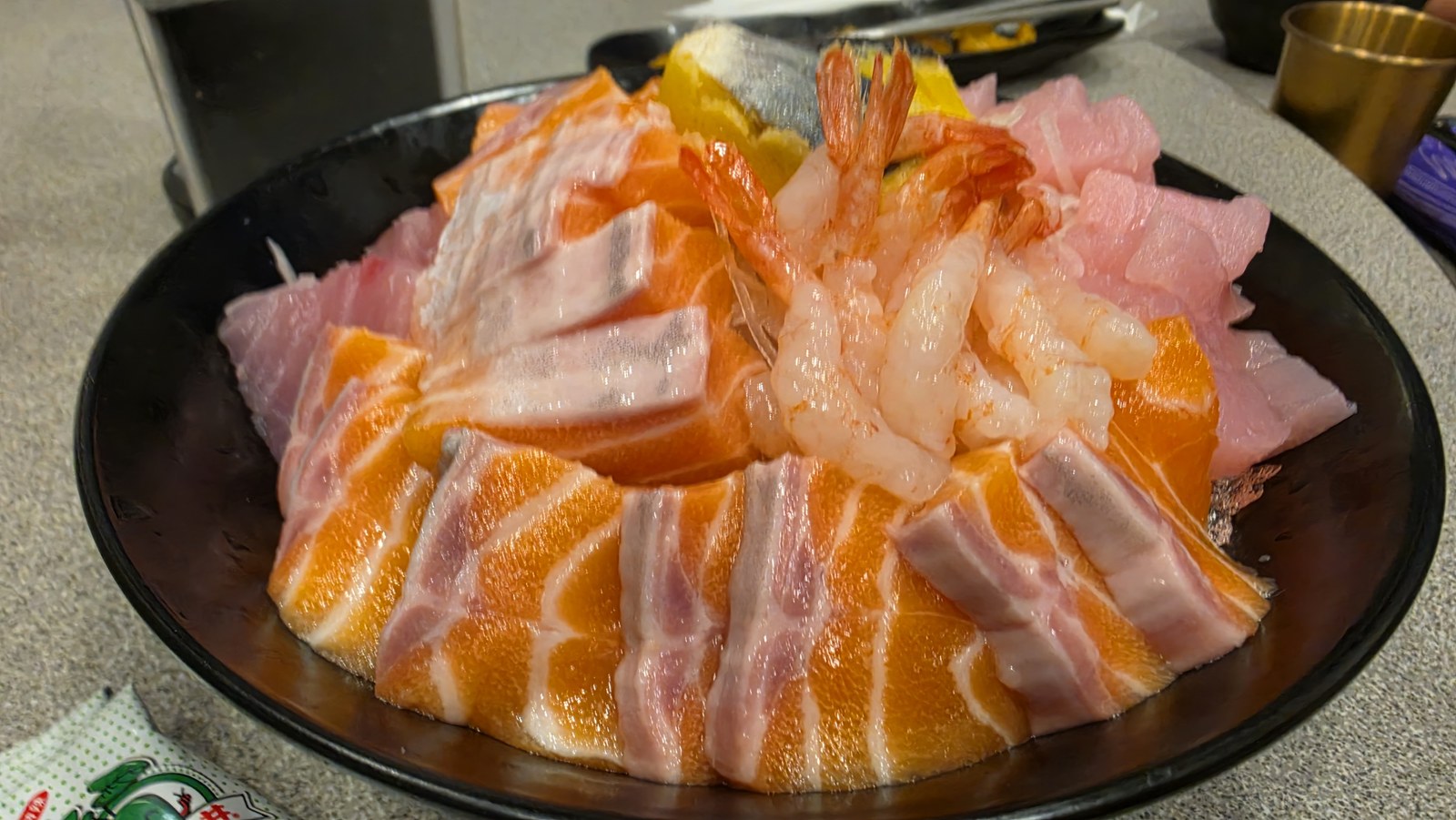 晚餐的生魚片丼